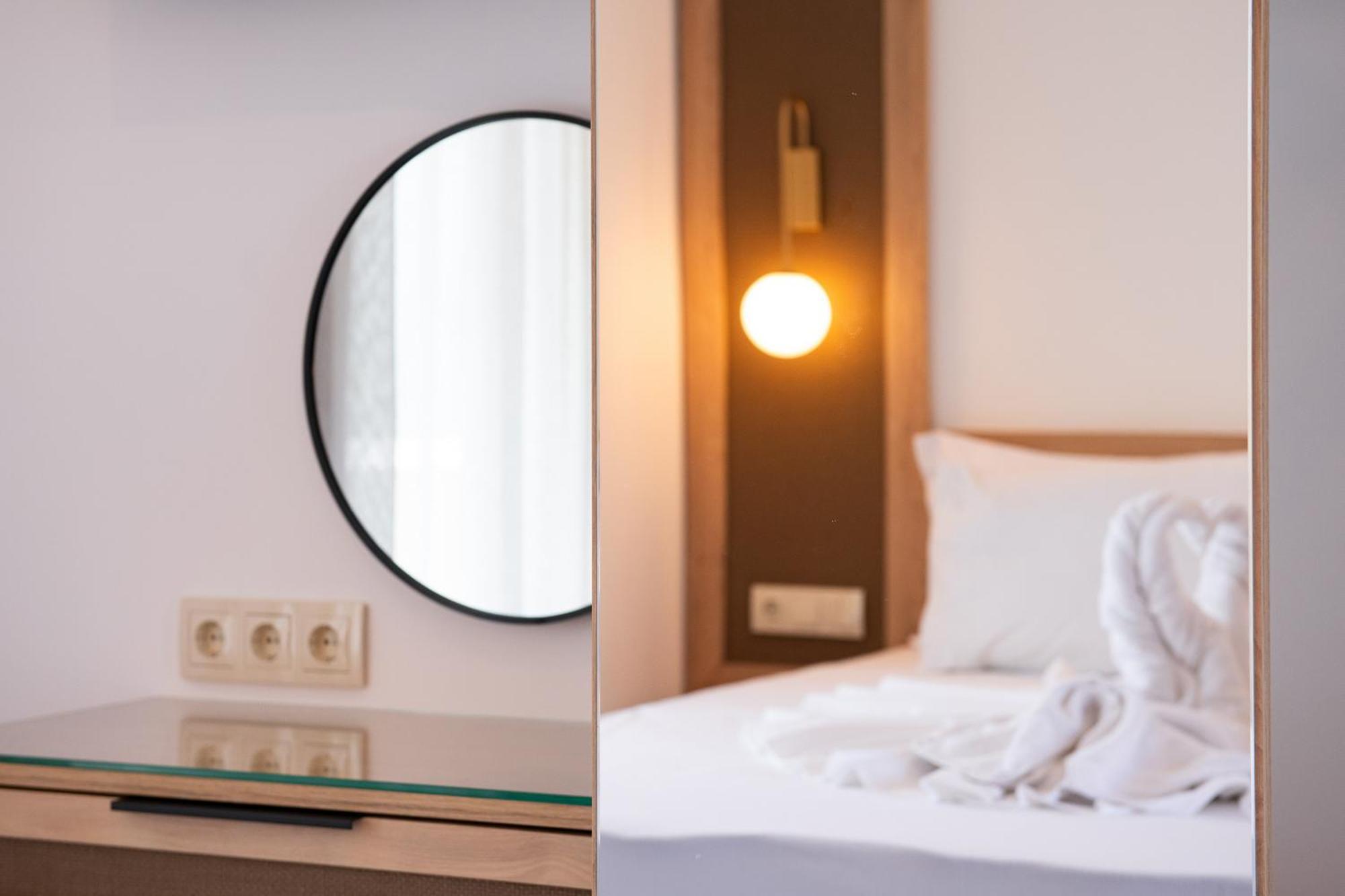 Olivento Beach Front Suites โปตอส ภายนอก รูปภาพ